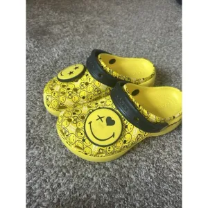 Smiley World Crocs Classic Platform Women's sz 6 Emoji Yellow
