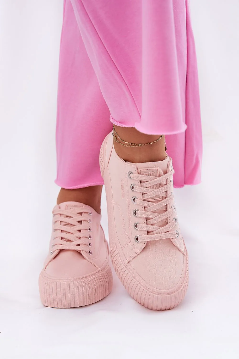 Sneakers Step in style