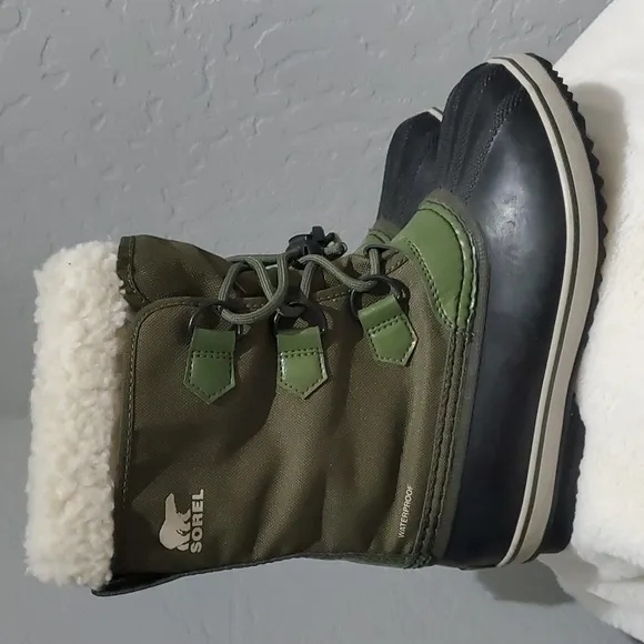 SOREL ARMY GREEN YOUTH YOOT PAC NYLON BOOTS SIZE 4 WINTER SNOW OUTDOOR WINREE
