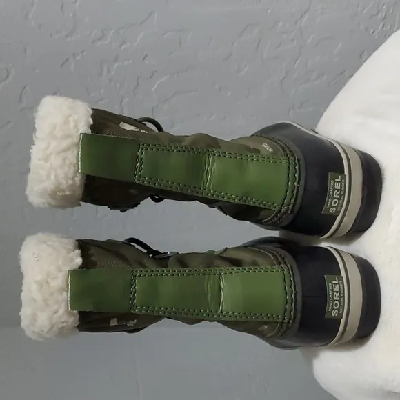 SOREL ARMY GREEN YOUTH YOOT PAC NYLON BOOTS SIZE 4 WINTER SNOW OUTDOOR WINREE