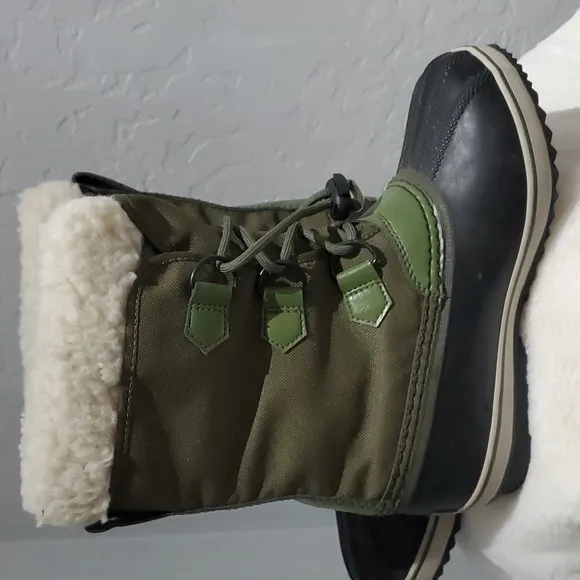 SOREL ARMY GREEN YOUTH YOOT PAC NYLON BOOTS SIZE 4 WINTER SNOW OUTDOOR WINREE