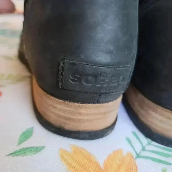 SOREL Major Pull On Cut Out Black Leather Mid Calf Ankle Slouch Boots Womens 8