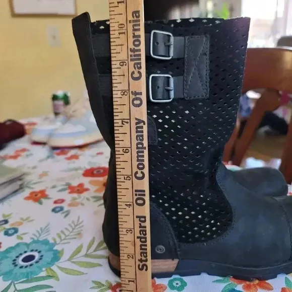 SOREL Major Pull On Cut Out Black Leather Mid Calf Ankle Slouch Boots Womens 8