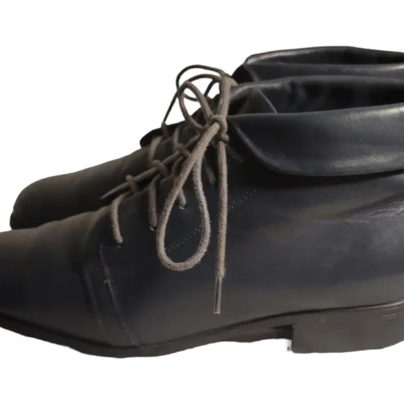St. John's Bay Shoes / St. John's Bay Leather Ankle Boots Color Blue Size: 8.5 M