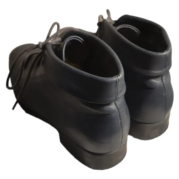 St. John's Bay Shoes / St. John's Bay Leather Ankle Boots Color Blue Size: 8.5 M