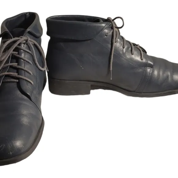 St. John's Bay Shoes / St. John's Bay Leather Ankle Boots Color Blue Size: 8.5 M