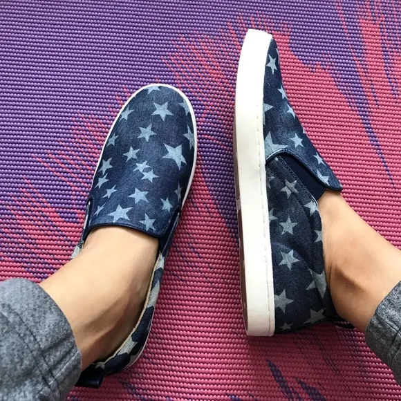 Star Printed Canvas Shoes