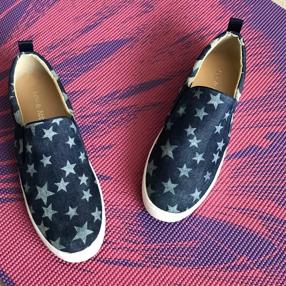 Star Printed Canvas Shoes