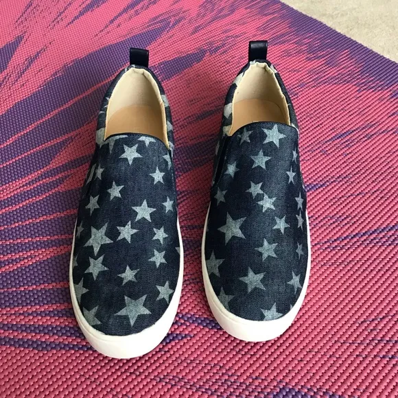 Star Printed Canvas Shoes