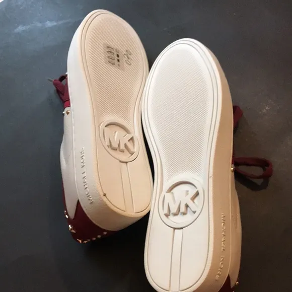 Star Studded MICHAEL Michael Kors Leather Tennis Shoes With Gold Toe SZ 9