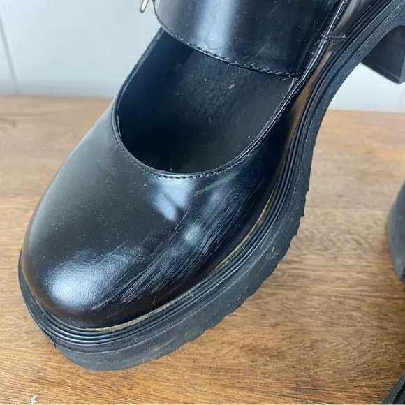 STEVE MADDEN Tulip Patent Leather Mary Jane Shoes in Black size 6M