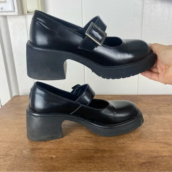 STEVE MADDEN Tulip Patent Leather Mary Jane Shoes in Black size 6M