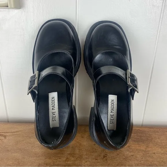 STEVE MADDEN Tulip Patent Leather Mary Jane Shoes in Black size 6M