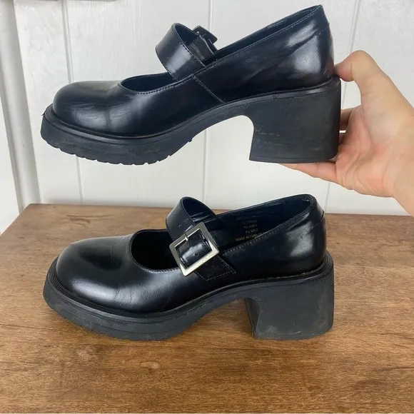 STEVE MADDEN Tulip Patent Leather Mary Jane Shoes in Black size 6M