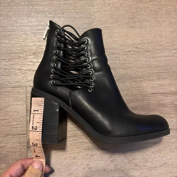 Steve Madden Womens Black Leather Ankle Boots 6.5 EUC