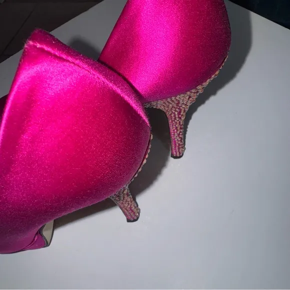 Steve Madden Women's Pink Satin Pumps
