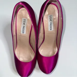 Steve Madden Women's Pink Satin Pumps