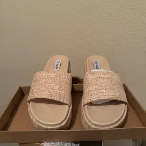 Steve Madden Women's Tan Slide Sandals
