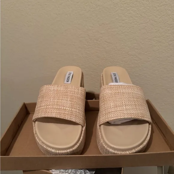 Steve Madden Women's Tan Slide Sandals