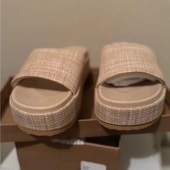 Steve Madden Women's Tan Slide Sandals