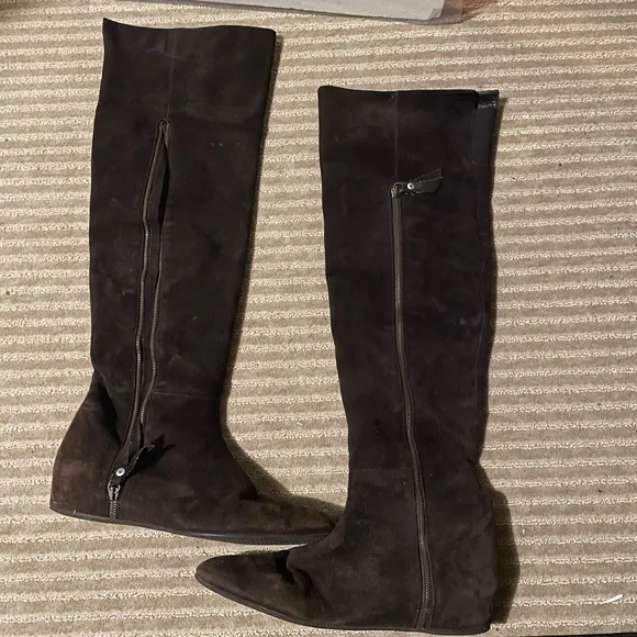 Stuart Weitzman Brown suede knee Boots. Hidden inch and a half wedge heel 😻🔥