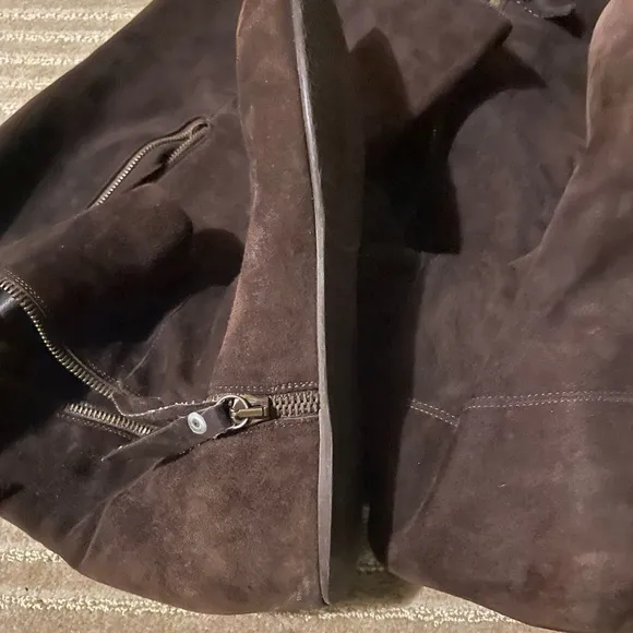 Stuart Weitzman Brown suede knee Boots. Hidden inch and a half wedge heel 😻🔥