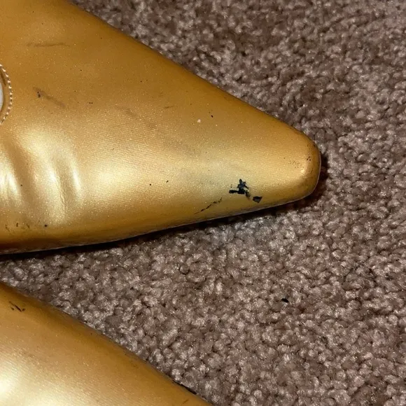 Stuart Weitzman Gold Sling back Heel Pointed Toe Shoes - vintage 80s - size 9