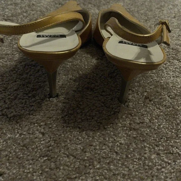 Stuart Weitzman Gold Sling back Heel Pointed Toe Shoes - vintage 80s - size 9