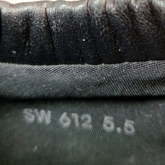 Stuart Weitzman SW 612 Premium Leather Womens Luxury Slip On Sneakers size 5.5