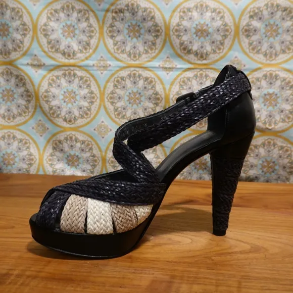 STUART WEITZMAN Woven Raffia Upper &amp; Wrapped Heeled Platform Sandals, size 5½