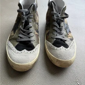 Stylish Camouflage High-Top Sneakers