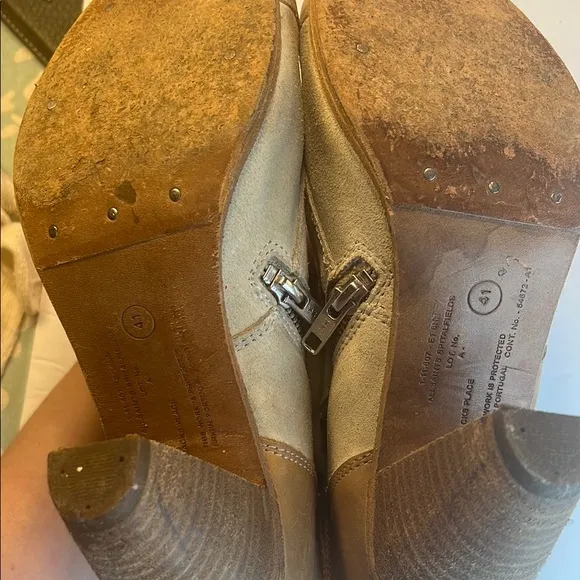 Stylish Women's Boots in Tan and Cream