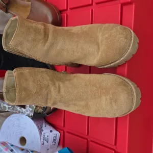 Tan Suede Roundtoe Non-skid Ankle Boots