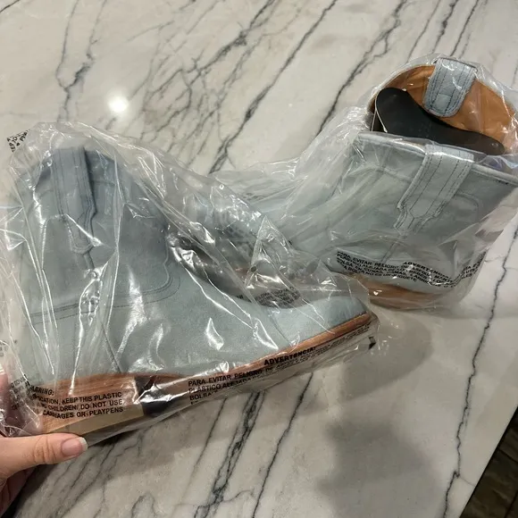 Tecovas Lucy in Sky Blue Suede Brand New Size 9