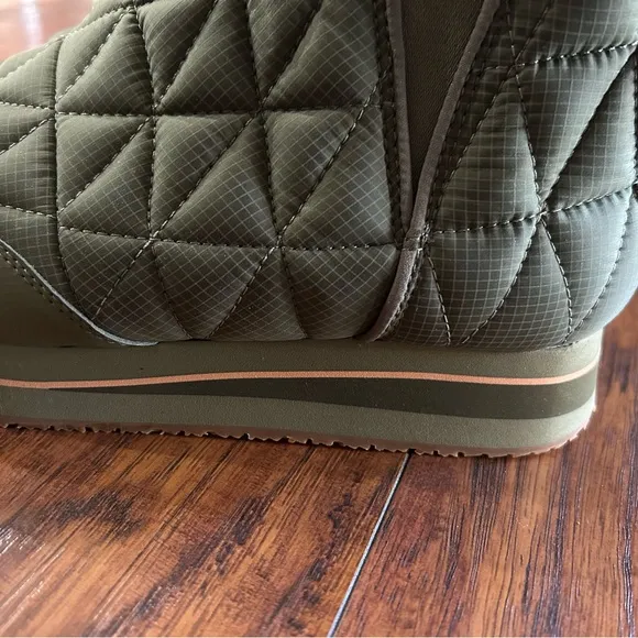 Teva Green Sneakers Slip-On