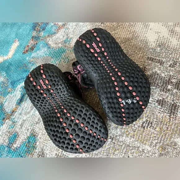 Teva toddler size 8 strappy black pink purple sandal shoes EUC limited edition