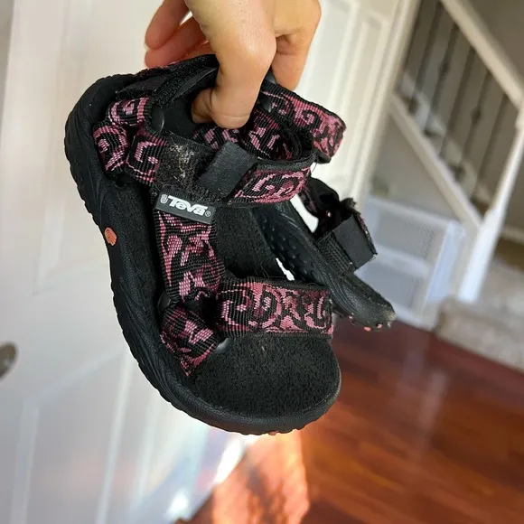 Teva toddler size 8 strappy black pink purple sandal shoes EUC limited edition