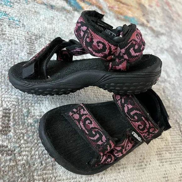 Teva toddler size 8 strappy black pink purple sandal shoes EUC limited edition