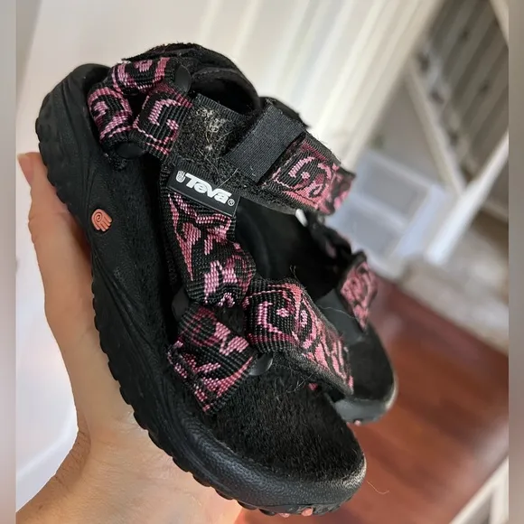 Teva toddler size 8 strappy black pink purple sandal shoes EUC limited edition
