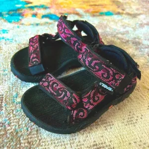 Teva toddler size 8 strappy black pink purple sandal shoes EUC limited edition