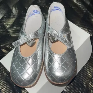 Toddler hard bottom walking shoes size 9