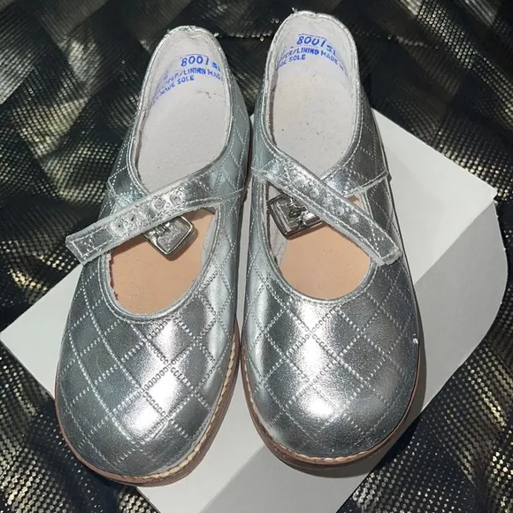 Toddler hard bottom walking shoes size 9