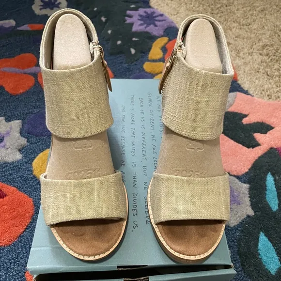TOMS Majorca cutout/woven block heel sandals-7.5. Champagne/metallic.