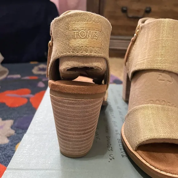 TOMS Majorca cutout/woven block heel sandals-7.5. Champagne/metallic.