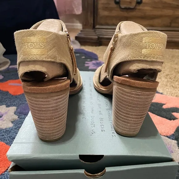 TOMS Majorca cutout/woven block heel sandals-7.5. Champagne/metallic.