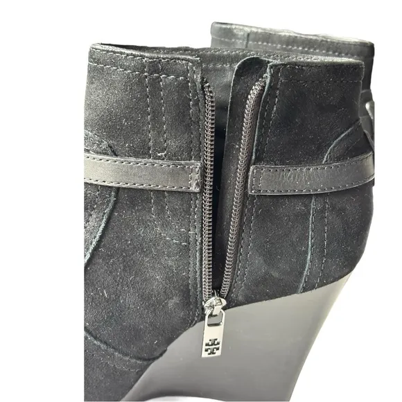 Tory Burch Aaden stacked Wedge Ankle Boots Black Suede Harness Logo Emblem | 8 M