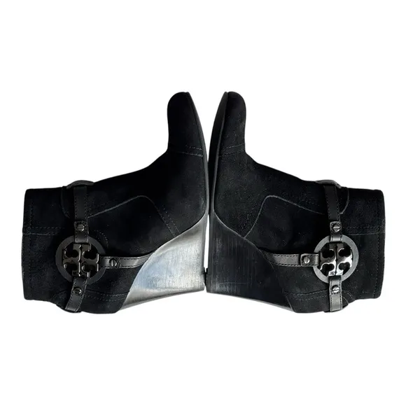 Tory Burch Aaden stacked Wedge Ankle Boots Black Suede Harness Logo Emblem | 8 M