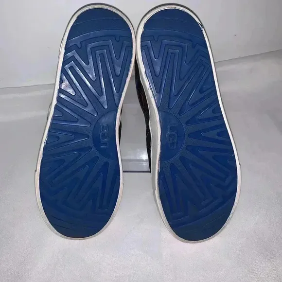 UGG Caplan Slip On big Girls Shoes Size 6, colorful pattern black background.