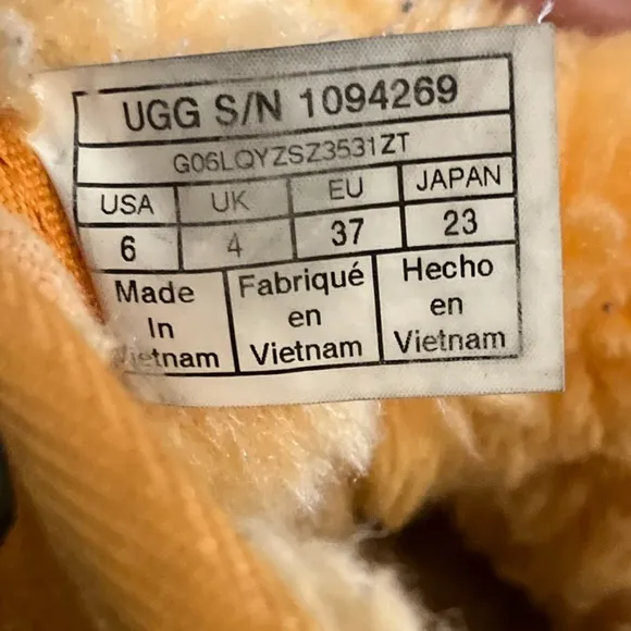 UGG Chukka Boots Orange EUC