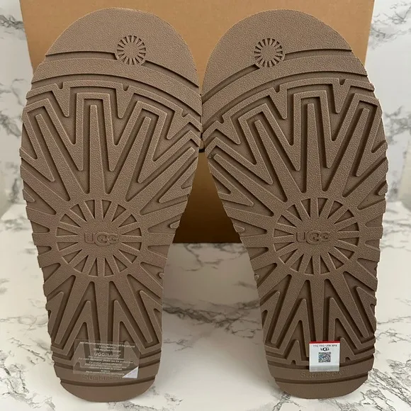 UGG Classic Dipper Platform Zip Boots Shoes Chestnut Brown Women’s Size 11